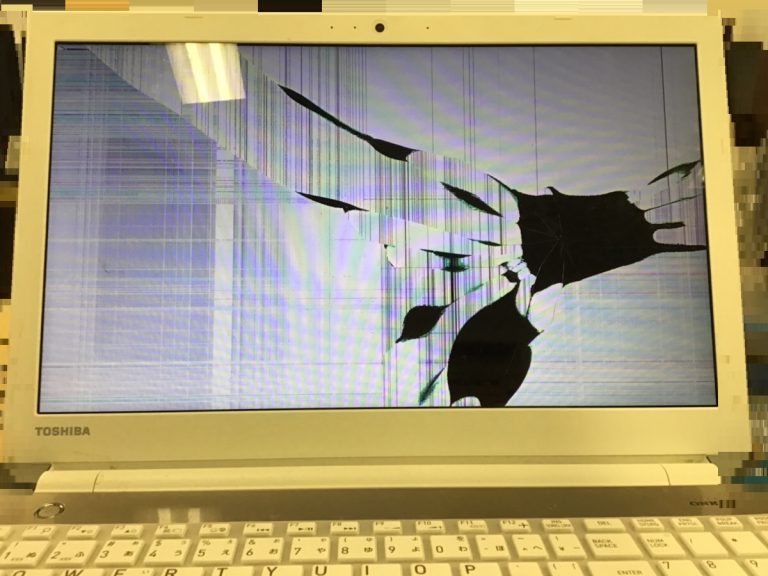 大阪府大阪市都島区 ノートパソコンの液晶が割れて画面が表示できない／東芝 Windows 10