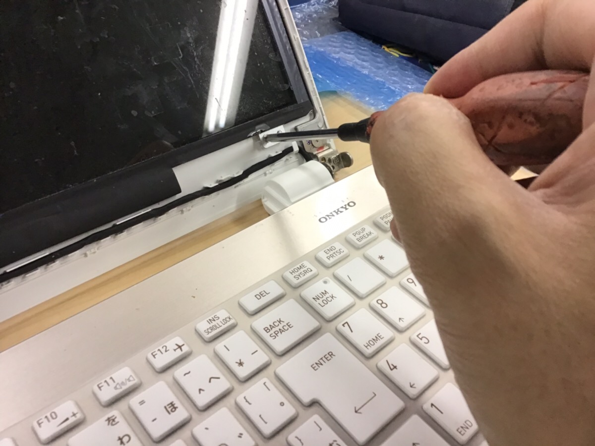 大阪府大阪市都島区 ノートパソコンの液晶が割れて画面が表示できない 東芝 Windows 10 パソコン修理express