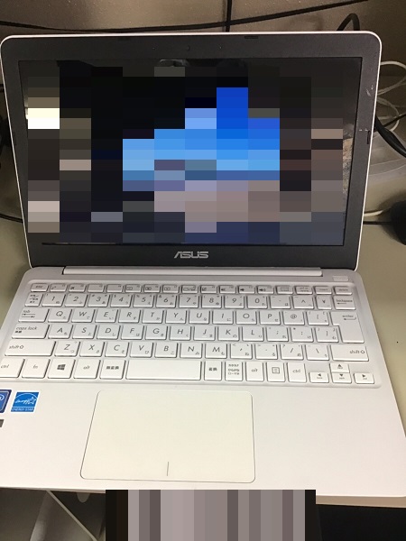 神奈川県秦野市 ノートパソコンの液晶割れ／ASUS Windows 10のイメージ